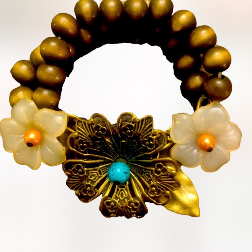 Vintage Brown Beaded Stretchy Bracelet w/Flower Details.